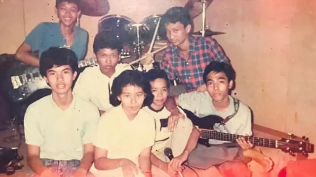 6 Foto Lawas Dewa 19 Saat Masih Remaja, Ahmad Dhani Mirip Dul