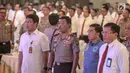 Kapolda Metro Jaya Irjen Idham Aziz saat menghadiri penghargaan anggota berprestasi, Jakarta, Selasa (8/8). Kapolda memberi penghargaan berupa promosi dan kesempatan menempuh pendidikan bagi jajaran yang bertugas di lapangan. (Liputan6.com/Faizal Fanani)