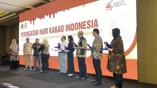 Pemberian penghargaan kepada 9 biji kakao yang mewakili Indonesia dalam ajang Cocoa of Excellence 2025