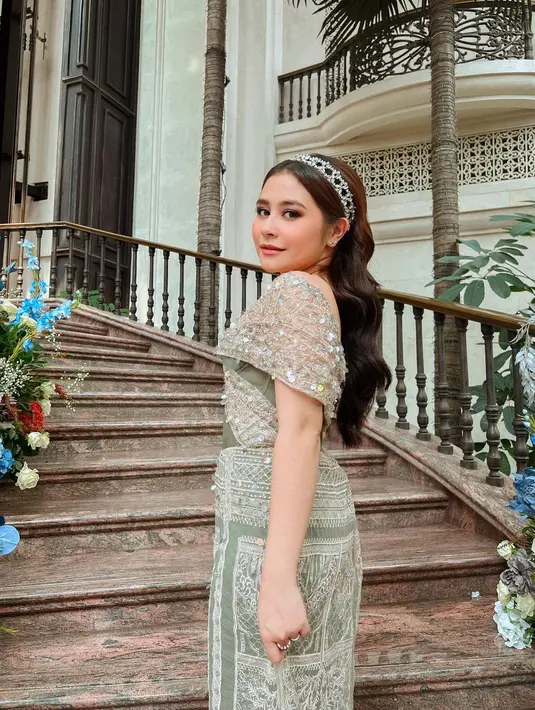 Prilly Latuconsina berhasil menuai banyak pujian dari netizen dalam balutan gaun hijau sage rancangan desainer Jacob William. (FOTO: instagram.com/prillylatuconsina96)