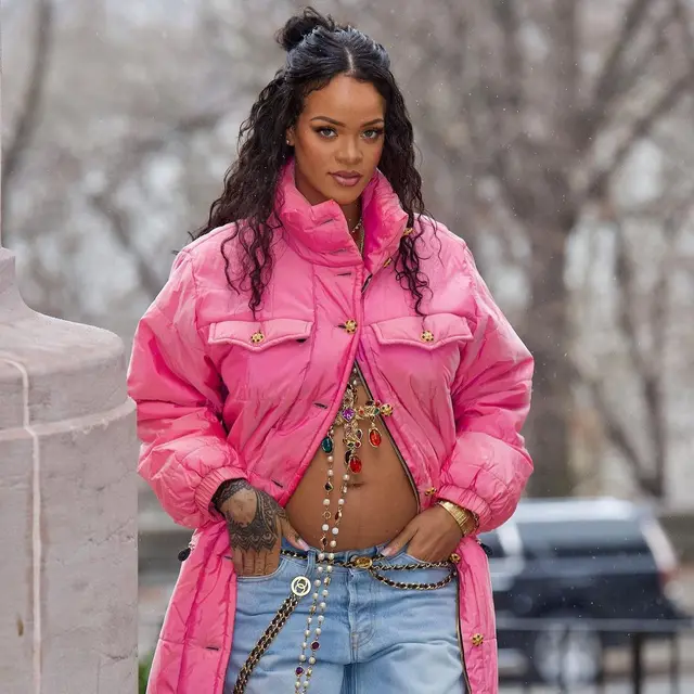 Gaya hamil Rihanna