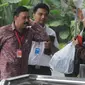 General Manager Divisi 6 PT Nindya Karya (Persero) Arie Mindartanto tiba di gedung KPK, Jakarta, Senin (23/4). Arie Mindartanto diperiksa sebagai saksi untuk salah satu tersangka korporasi, PT Tuah Sejati. (Merdeka.com/Dwi Narwoko)
