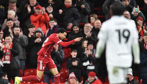 Gol Hugo Ekitike pada menit ke-90+4 menutup keunggulan Liverpool atas Barnsley di putaran ketiga Piala FA Inggris. Tampak dalam foto, striker Liverpool asal Prancis, Hugo Ekitike merayakan golnya saat pertandingan putaran ketiga Piala FA Inggris melawan Barnsley di Stadion Anfield, pada Senin 12 Januari 2026 waktu setempat atau Selasa (13/1/2026) dini hari WIB. (PETER POWELL/AFP)