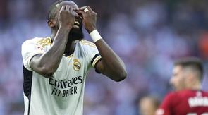 Ekspresi Antonio Rudiger pada laga Real Madrid vs Osasuna musim 2023/2024 (c) AP Photo/Jose Breton