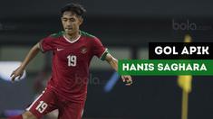 Hanis Saghara mencetak gol kedua Timnas Indonesia ke gawang Timor Leste seperti yang dilakukan legenda Arsenal, Dennis Bergkamp.