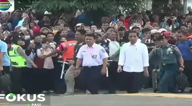 Jokowi melakukan kunjungan kerja ke Sukabumi, dengan menumpang kereta api dari Stasiun Bogor, Jawa Barat.