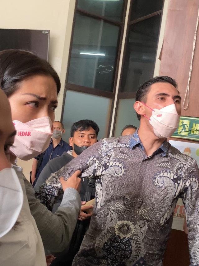 Jessica Iskandar dan Vincent Verhaag di Pengadilan Negeri Jakarta Selatan