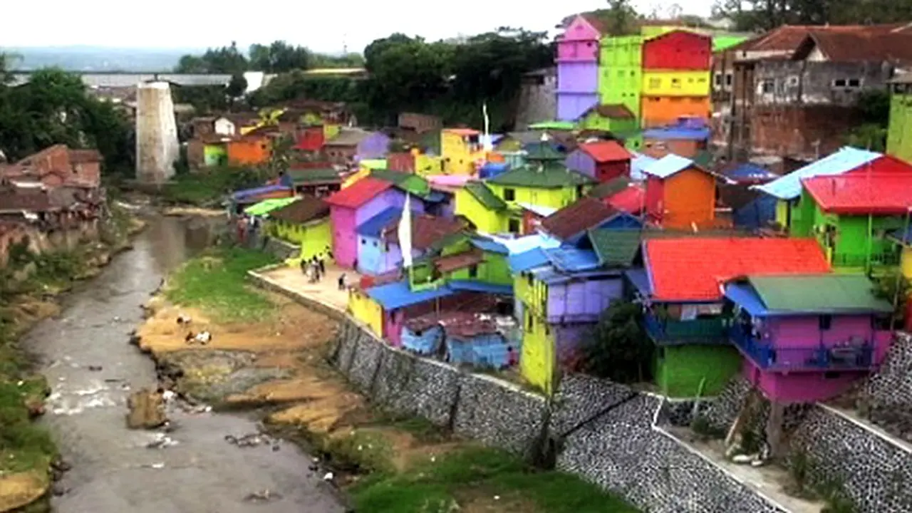 Mengintip Kampung Warna-warni ala 'Rio de Janeiro' Indonesia