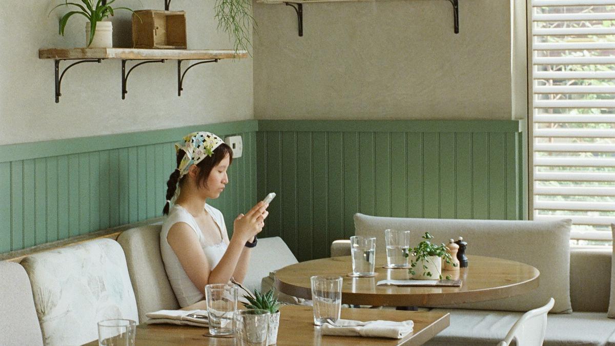 Makin Banyak Restoran dan Bar Larang Pengunjung Buka Ponsel Selama Makan dan Minum