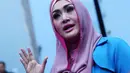"Saya dapat info itu dari Soraya Abdullah, bukan dari Indra. Tadinya pengen diam. Tapi nanti dipikir bohong. Dalam hal ini sensitif ya. Saya merasa beban mental," ujar Eddies Adelia. (Nurwahyunan/Bintang.com)
