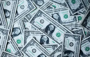 Dulu Jual Lem dan Selotip, Pria Ini Jadi Miliarder Usai Saham Perusahaan Melonjak 719%