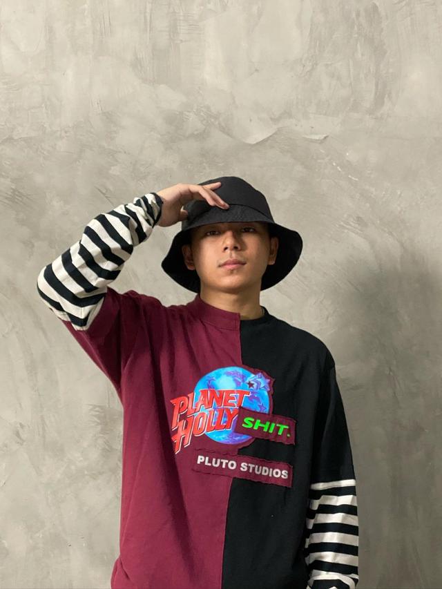 6 Gaya Brandon De Angelo IMB saat Pakai Bucket Hat, Tampil Stylish