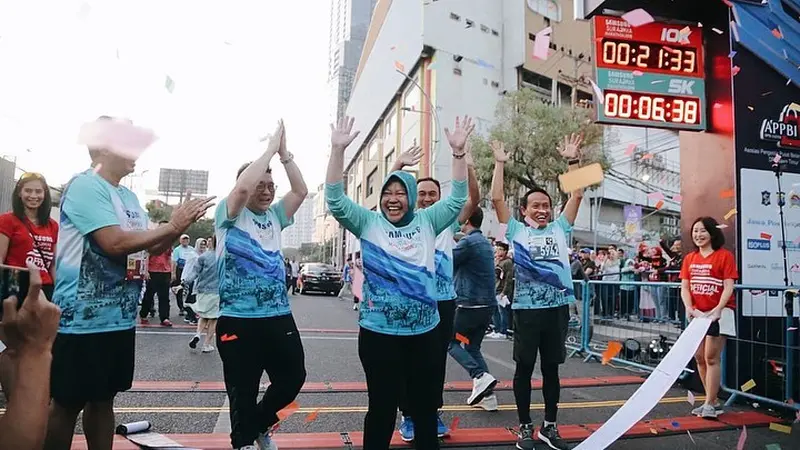 6 Potret Kemeriahan Surabaya Marathon 2019