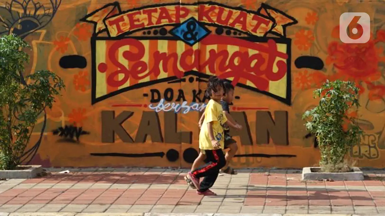 FOTO: Mural Bertema Pandemi COVID-19 Hiasi Tembok di Sunter