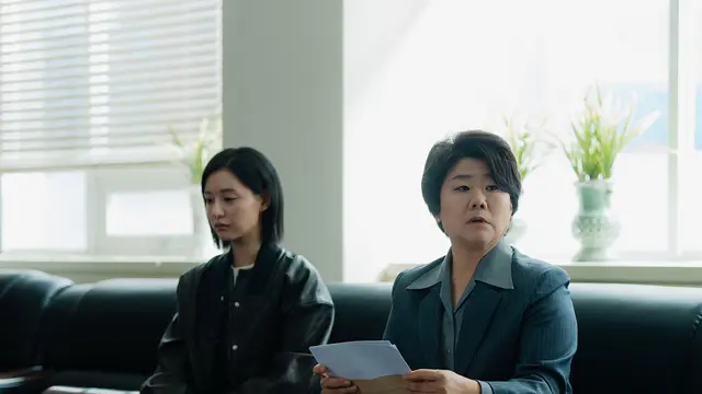 Jang Hee Sook dalam drakor Doctor X diperankan oleh Lee Jung Eun. (SBS via Soompi)
