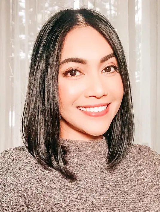 “Ini membuat semunya sedikit lebih berat di saat yang sudah penuh tantangan dan tak ada yang bisa aku lakukan soal ini," lanjut Denada menuliskan. (Instagram/denadaindonesia)