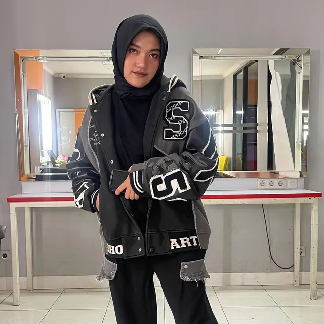 6 Potret Callista Aldenia, Remaja Asal Bandung yang Karyanya Dipakai Billie Eilish