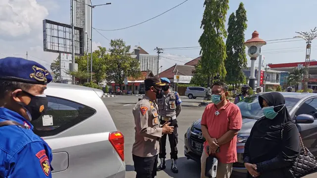 Penyekatan pemudik seturut larangan mudik dipercepat, di Pemalang, Jawa Tengah. (Foto: Liputan6.com/Humas Polres Pemalang)