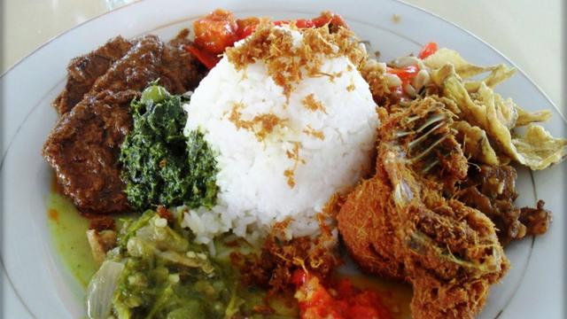 Tips Memilih Menu Sehat di Rumah Makan Padang
