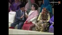 Megawati Usap-usap Pipi Habibie di Acara Pelantikan Jokowi