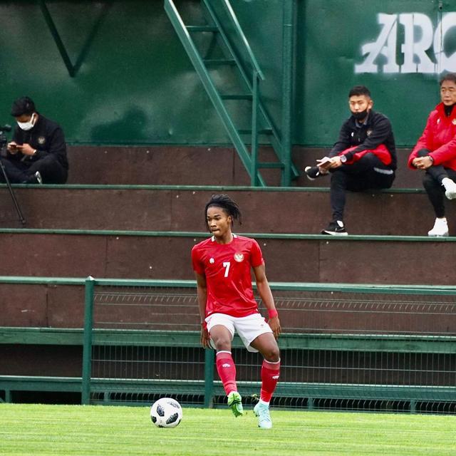 Sering Dikira Pemain Asing, Ini 6 Potret Ronaldo Kwateh