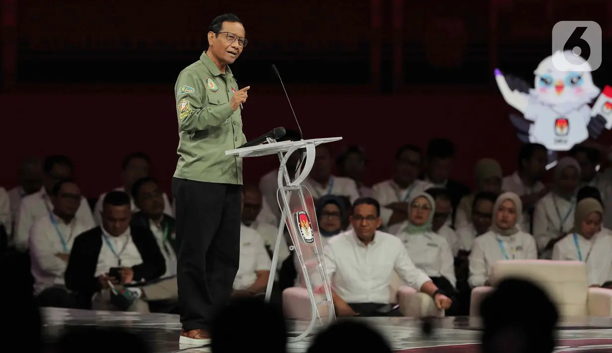Calon Wakil Presiden nomor urut 3, Mahfud Md saat debat keempat Capres-Cawapres Pemilu 2024 di Jakarta Convention Center (JCC), Jakarta. (Liputan6.com/Angga Yuniar)