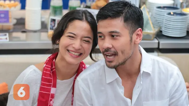 [Bintang] Chicco Jerikho dan Putri Marino