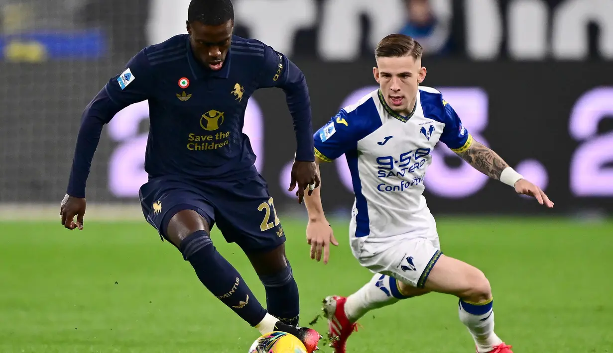Laga Juventus melawan Hellas Verona berlangsung ketat dan sengit. Meski tampil dominan, Juventus gagal mencetak gol di babak pertama pertandingan. (MARCO BERTORELLO/AFP)