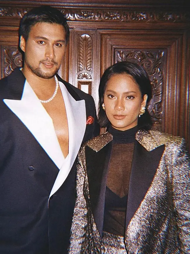 Momen Romantis Tara Basro Jadi MUA Pribadi Sang Suami, Begini Hasilnya