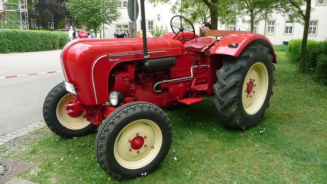 Porsche Tractor