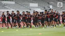 Latihan ini bagian persiapan jelang laga uji coba melawan India U-23. (Liputan6.com/Helmi Fithriansyah)