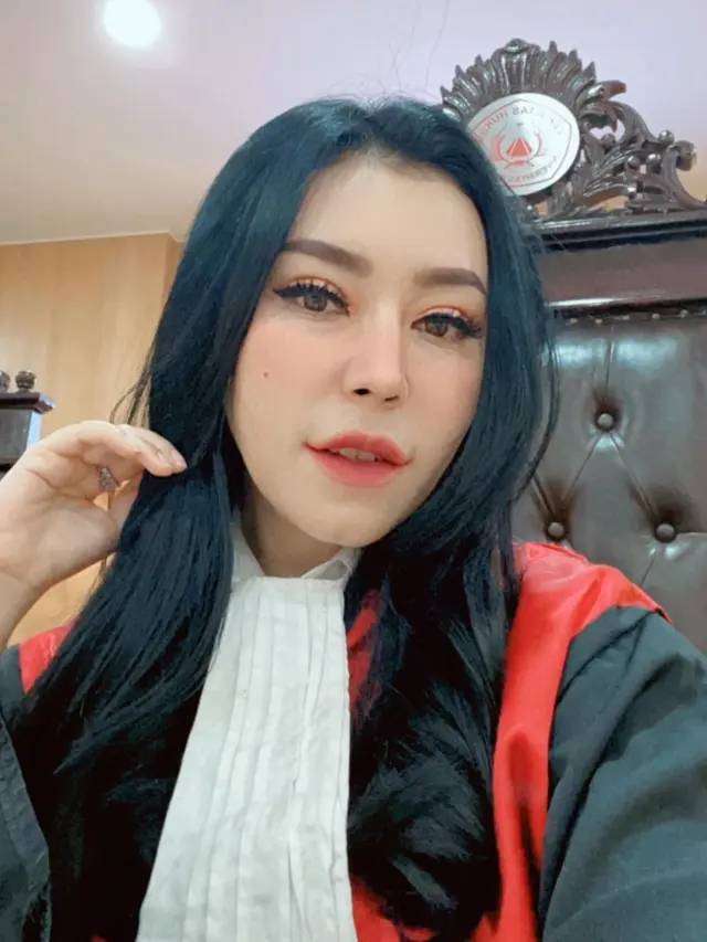 Baby Sexyola menjadi hakim (https://www.instagram.com/p/CQSexpGsEJO/)