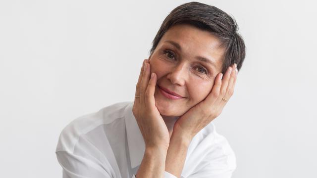 Ilustrasi menua dengan anggun