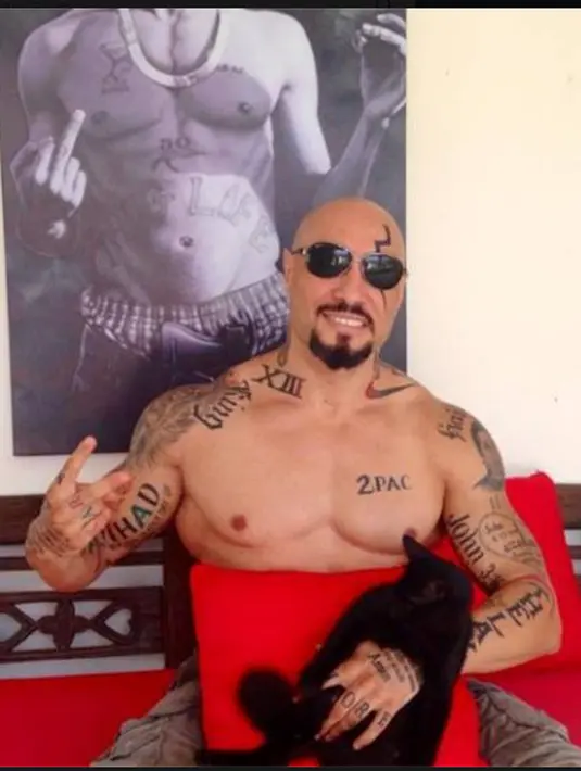 Saat Polisi memberikan tembakan peringatan, Amokrane mengejar salah satu anggota, ditusuk delapan kali hingga akhirnya meninggal dunia. (Istimewa)