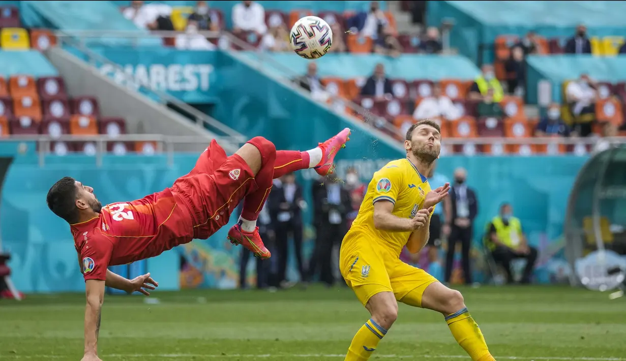 Ukraina berhasil memetik tiga poin pertama mereka di Euro 2020. Berhadapan dengan Makedonia Utara, Ukraina berhasil menang dengan skor 2-1 di pertandingan matchday kedua Grup C Euro 2020. (Foto: AP//Pool/Vadim Ghirda)
