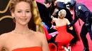 Jennifer Lawrence terjatuh di red carpet saat Oscar tahun 2014. Tentu saja hal itu menjadi headline di mana-mana. (becomegorgeous.com)
