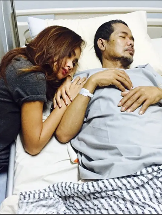 Dalam kabar yang beredar tersebut tertulis, Innalillahi Wainnailaihi Rajiun. Telah meninggal dunia ayahanda dari Cita Citata. Semoga arwah dan amal ibadah diterima Allah SWT, amin dan juga dihapus dari segala dosa. Amin. (Via Instagram/@Cita_citata)