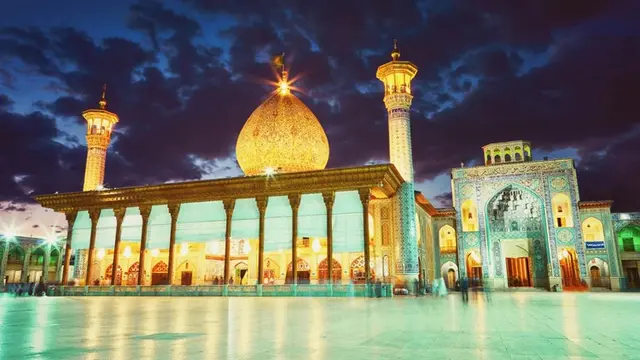 Keindahan Masjid Shah Cheragh (sumber: infobae)