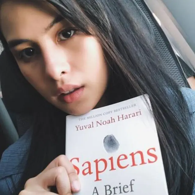 Rekomendasi Buku Bacaan Maudy Ayunda, Bertema Sejarah Manusia sampai Soal Tidur