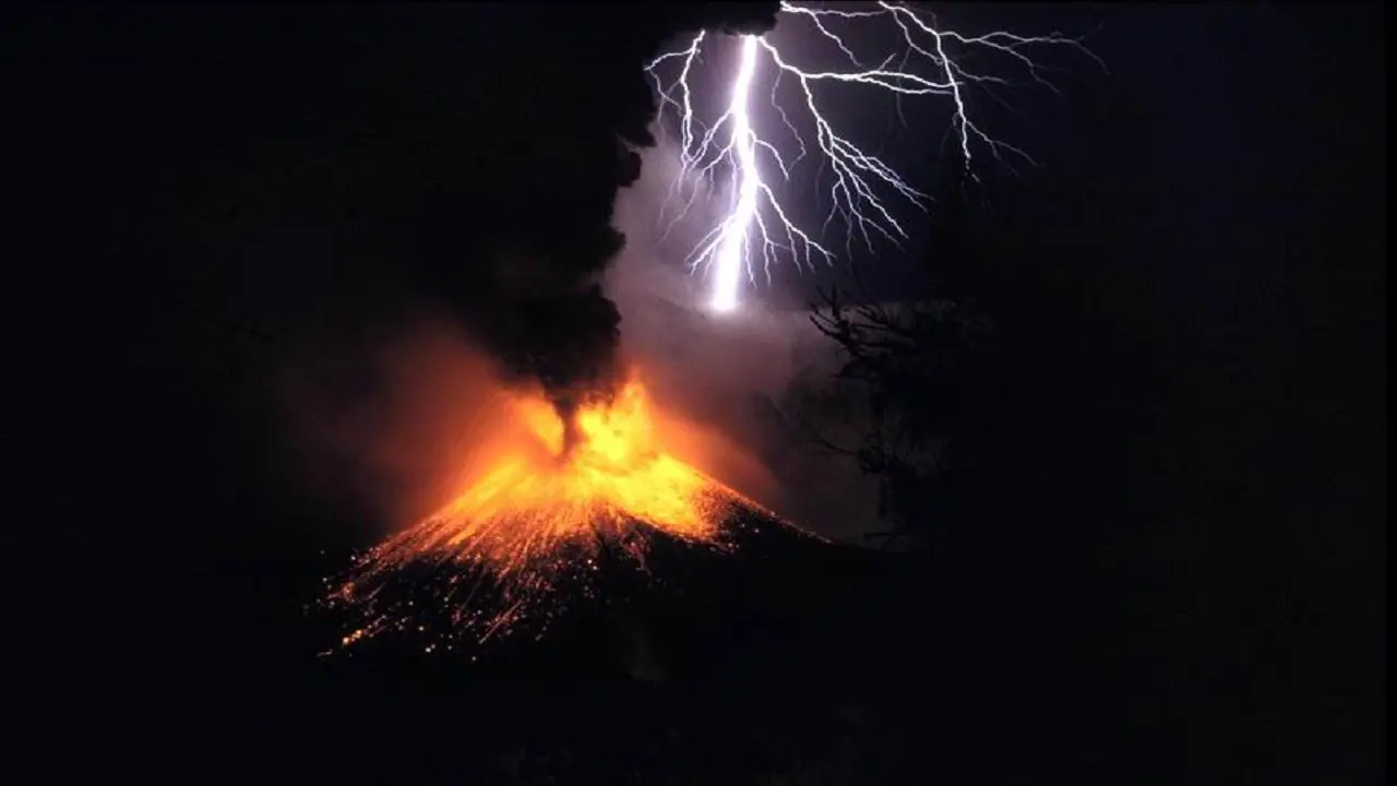 Video Detik-detik Anak Gunung Rinjani Meletus