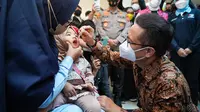 Dalam peresmian dimulainya BIAN tahap II, Menkes dan Ridwan Kamil tak hanya meninjau layanan imunisasi anak melainkan juga sempat meneteskan imunisasi polio pada anak anak serta berinteraksi dengan masyarakat.