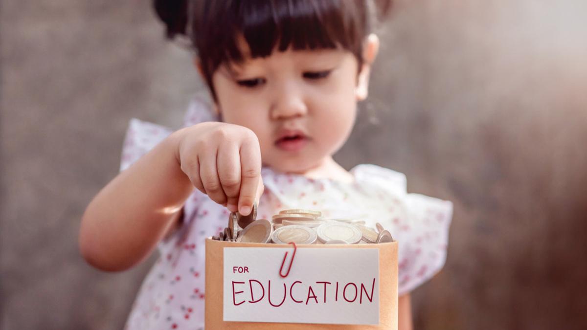 Mengajarkan Anak Tentang Uang: Investasi Masa Depan yang Berharga