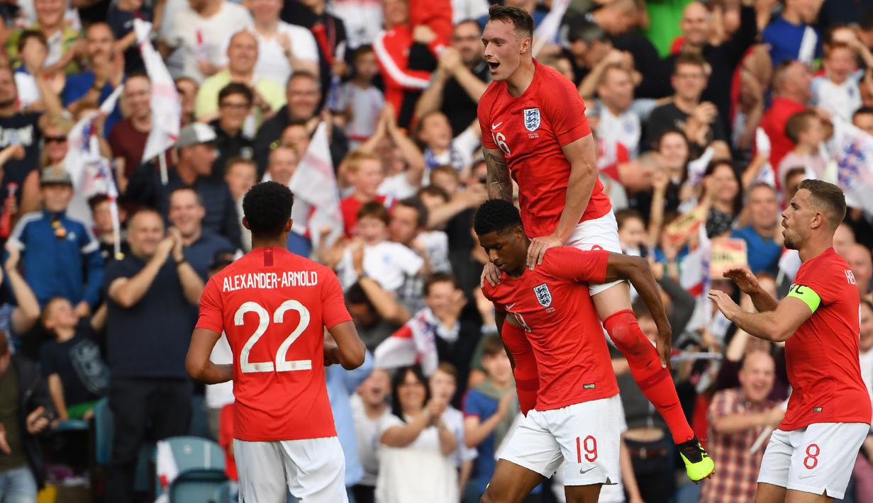 8. Inggris - Meski skuatnya kurang meyakinkan namun negeri asal ratu Elizabeth ini memiliki tradisi sebagai unggulan. Bekal dengan liga domestik paling kompetitif akan membuat negara ini kian matang. (AFP/Paul Ellis)