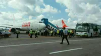 Pesawat Lion Air rute Ambon-Makassar itu berpenumpang 212 orang. (Liputan6.com/Eka Hakim)