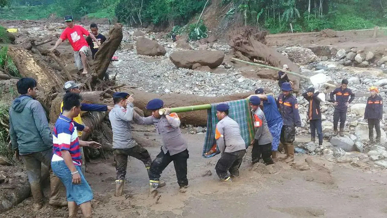 Tanah Longsor Kuningan,  Cuaca Hambat Proses Evakuasi