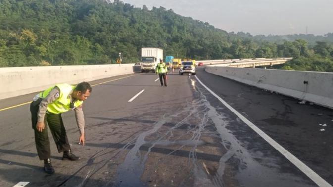 Tragedi Tol Semarang-Solo: Mobil Rombongan Guru Hantam Truk Crane, Satu Nyawa Melayang