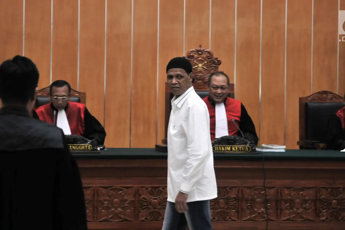 Berpeci Hitam, Hercules Jalani Sidang Perdana di PN Jakbar