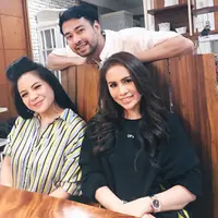 Momo Geisha dan Nagita Slavina (Foto: Instagram/therealmomogeisha)