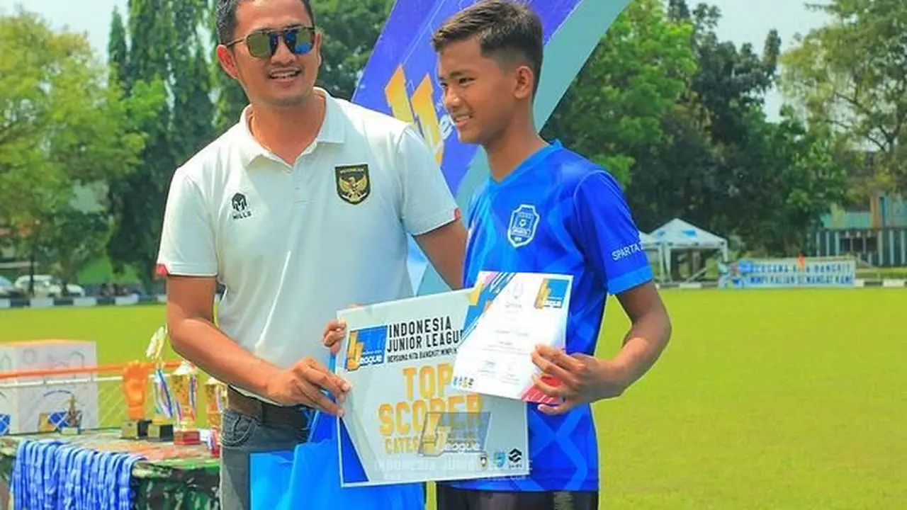 Eko Setyawan (Kiri)