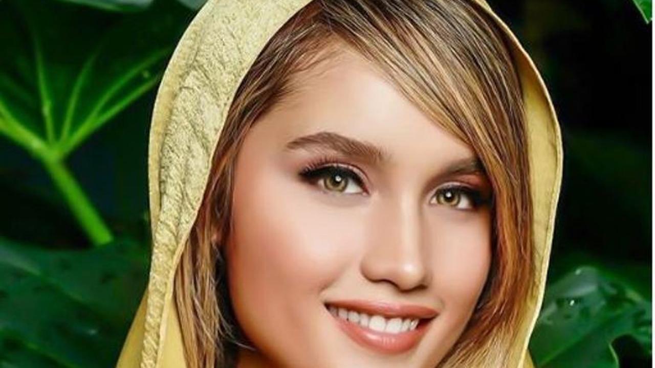 Cinta Laura Unggah Foto Pakai Kerudung Pashmina